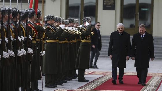 Başbakan Yıldırım Belarus'ta resmi törenle karşılandı