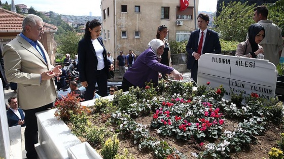 Başbakan Yıldırım'dan kabir ziyareti