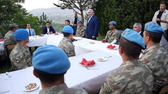 Başbakan Yıldırım'dan komando timine ziyaret