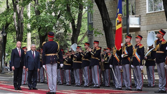 Başbakan Yıldırım Moldova'da resmi törenle karşılandı