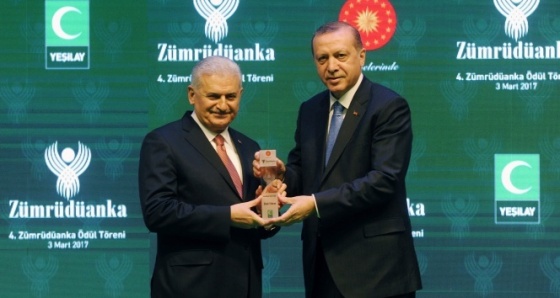 Başbakan Yıldırım, ödülünü Cumhurbaşkanı Erdoğan’ın elinden aldı