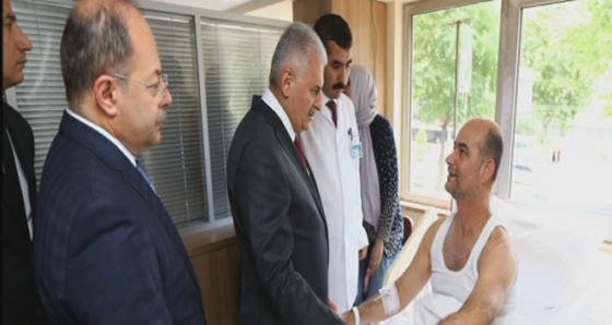 Başbakan Yıldırım, patlamanın yaşandığı yerde incelemelerde bulundu