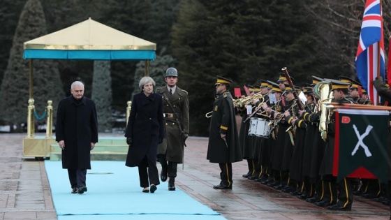 Başbakan Yıldırım, Theresa May'i resmi törenle karşıladı