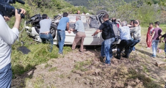 Başhekimin kullandığı araç kontrolden çıkarak bariyerlere çarptı: 5 yaralı