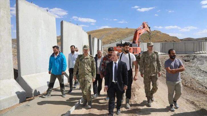 Başkale-İran sınırında güvenlik duvarı inşa çalışmaları sürüyor
