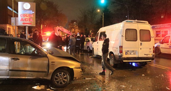 Başkent’te zincirleme trafik kazası: 1 ölü, 2 yaralı