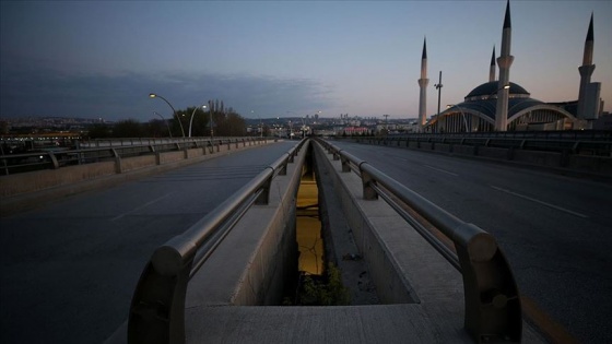 Başkentin cadde ve meydanları sessizliğe büründü