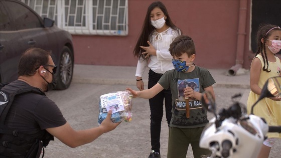 Başkentte çocuklara bayram hediyelerini gönüllü motosikletliler ulaştırdı