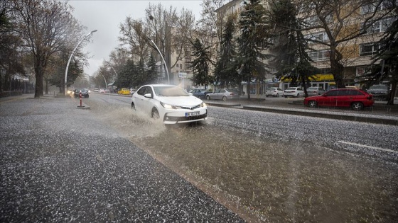 Başkentte dolu ve sağanak etkili oldu