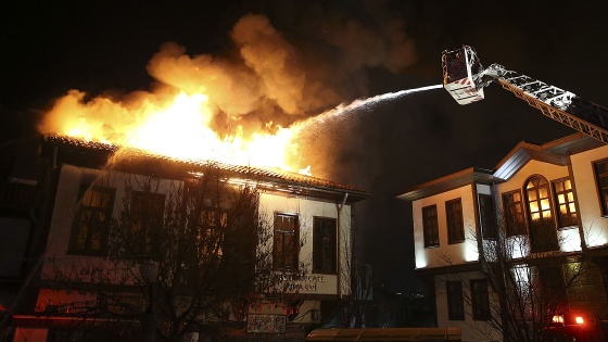 Başkentte tarihi Hamamönü'nde yangın