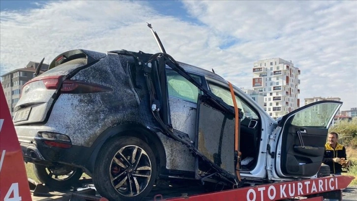 Başkentte trafik levhasına çarparak devrilen otomobilin sürücüsü öldü