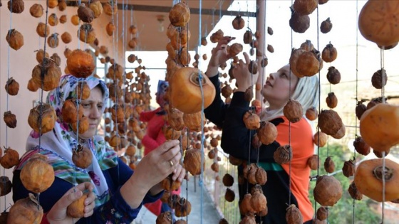 'Baştacı kadınlar' hurma ile ayağa kalktı