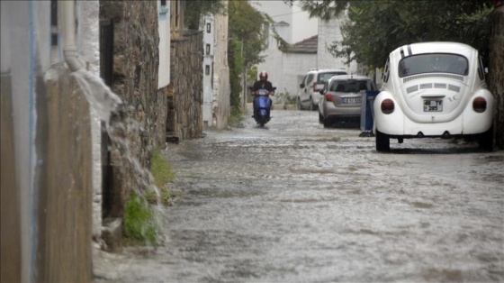 Batı Akdeniz için sağanak ve kuvvetli rüzgar uyarısı