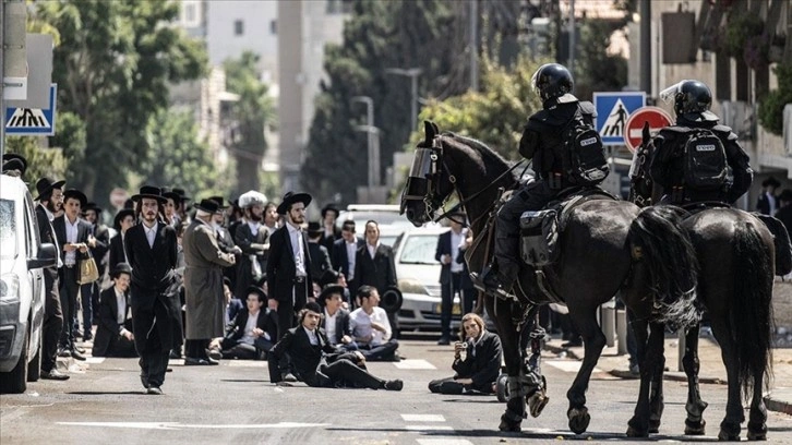 Batı Kudüs'te Ultra Ortodoks Yahudiler zorunlu askerlik karşıtı gösteri düzenledi