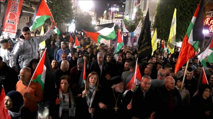 Batı Şeria'da Filistinliler, Filistin Toprak Günü'nde Gazze'ye destek için yürüdü