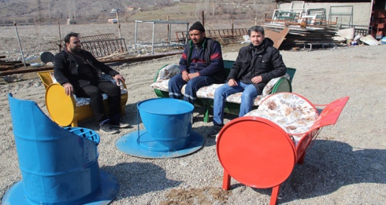 Batman'da atık varillerden oturma gurubu yaptı