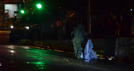 Batman’da iş merkezi önündeki çuvallar polisi alarma geçirdi