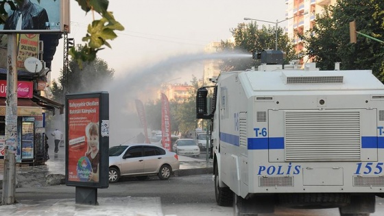 Batman'da polise taş atan gruba müdahale edildi