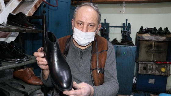 Batmanlı Orhan usta 40 yıldır el yapımı ayakkabı üretiyor