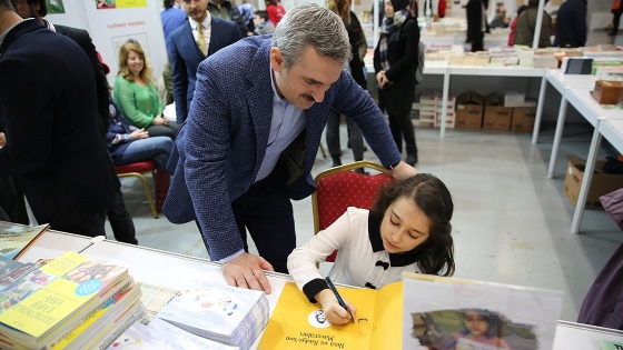 Bayram Şenocak'tan küçük yazara anlamlı destek