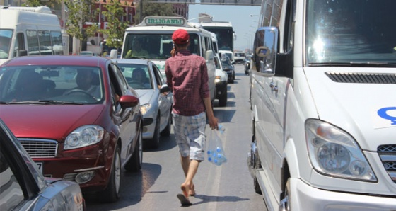 Bayram trafiği su satıcılarına yaradı