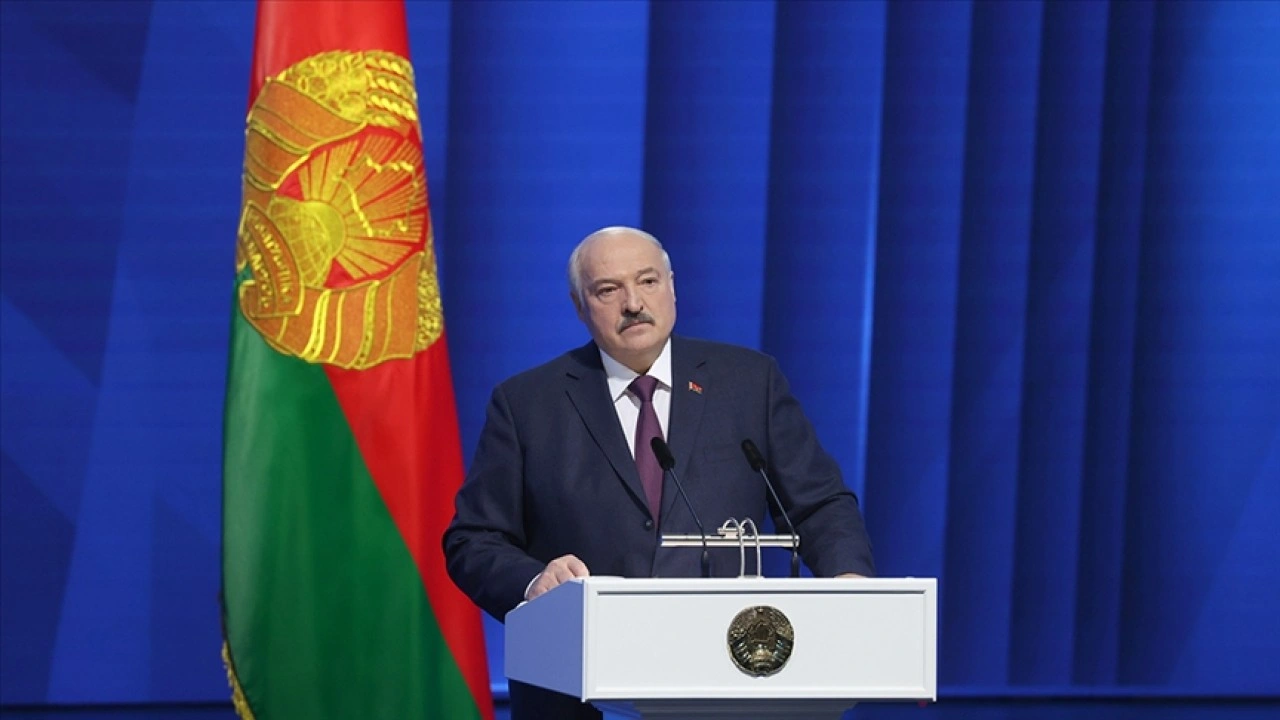 Belarus Cumhurbaşkanı Lukaşenko, cumhurbaşkanı seçiminde aday olabileceğini bildirdi