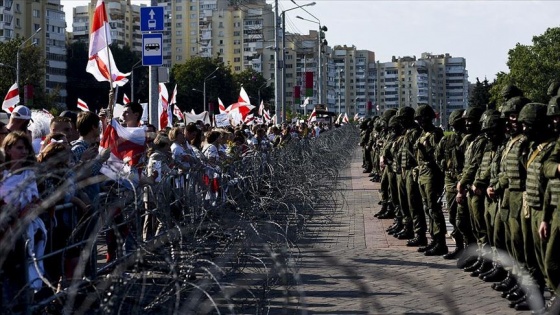 Belarus’ta protestocular Cumhurbaşkanlığı Sarayı'na yürümek istedi