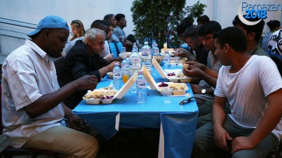 Belgrad'ın tek camisi farklı milletleri iftarda buluşturuyor