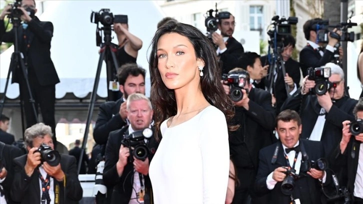 Bella Hadid'i ayakkabı reklamından çıkaran Adidas, boykot çağrılarıyla karşı karşıya