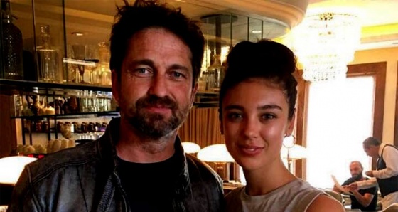 Berkay, sevgilisi ve Gerard Butler ile çekilmiş fotoğrafı paylaştı