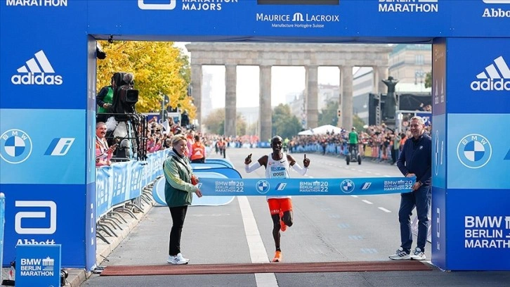 Berlin Maratonu'nun galibi Kipchoge kendisine ait dünya rekorunu geliştirdi