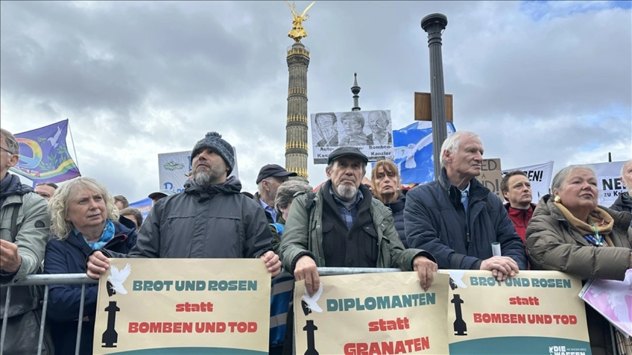 Berlin’de binlerce kişi Ukrayna ve Gazze'deki savaşları protesto etti