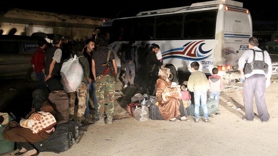 Berze ve Tişrin'den tahliye edilen bin 266 kişi İdlib'e ulaştı
