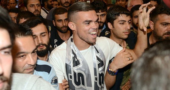 Beşiktaş’ın yeni transferi Pepe, İstanbul’da