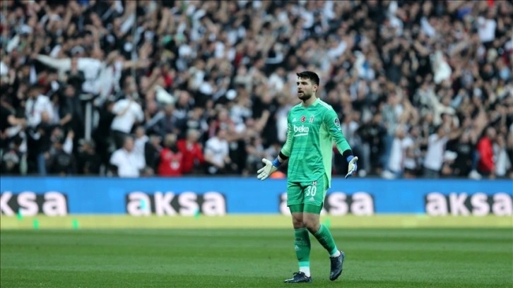 Beşiktaş kaleci Ersin Destanoğlu ile sözleşme yeniledi