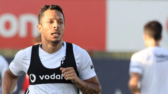 Beşiktaş'ta Adriano sakatlağı