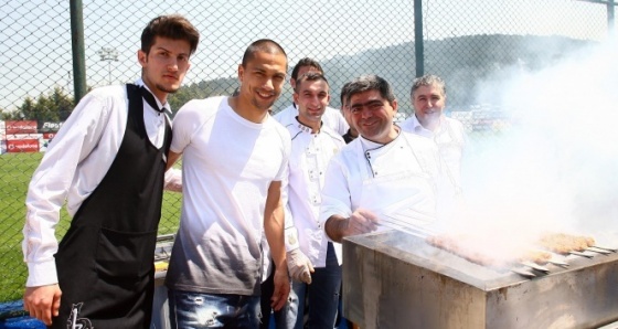 Beşiktaş'ta barbekü partisi