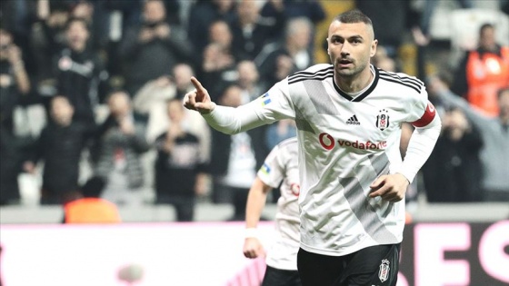 Beşiktaş'ta Burak Yılmaz derbiye yetişti