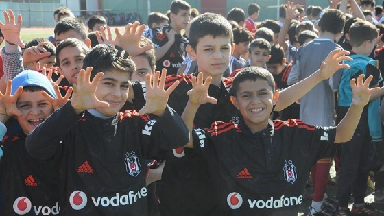 Beşiktaş'tan Cizreli 10 bin çocuğa forma