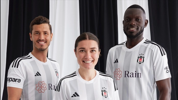 Beşiktaş, yeni sezon formalarını tanıttı