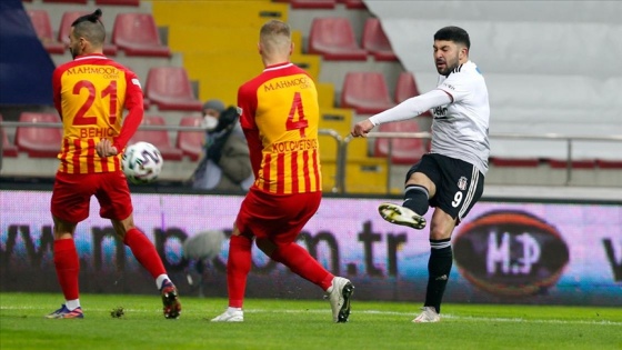 Beşiktaşlı futbolcu Güven Yalçın İtalyan ekibi Lecce'ye kiralandı