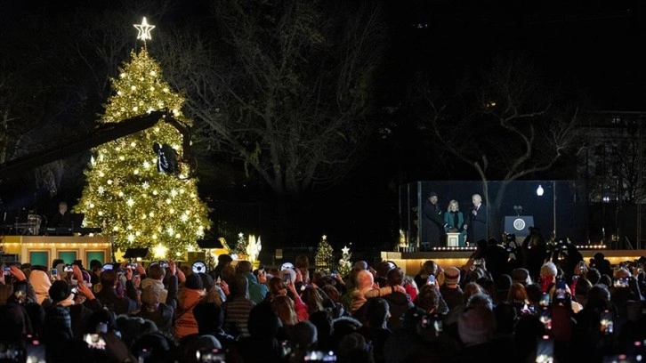 Beyaz Saray'da geleneksel Noel ağacı aydınlatıldı