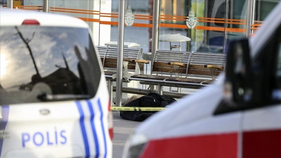 Beyazıt'taki tramvay durağında bir kişi ölü bulundu