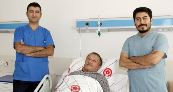 Beyin damarına akım çevirici stent yerleştirilen hasta sağlığına kavuştu