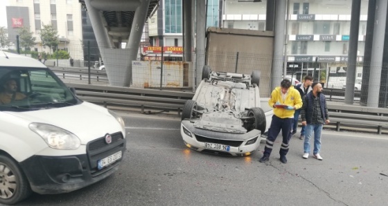 Beylikdüzü E-5’te feci kaza, araç takla attı