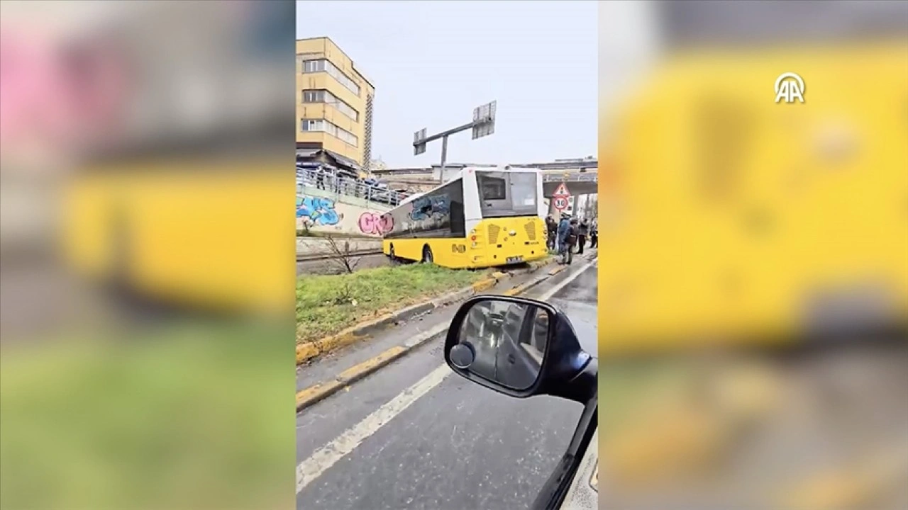 Beyoğlu'nda kontrolden çıkan İETT otobüsü kaza yaptı