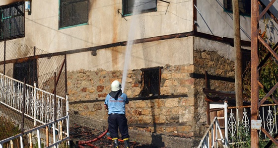 Beypazarı'nda ev yangını: 4 yaralı
