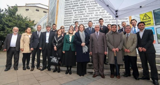 Bezmialem Valide Sultan, türbesi başında anıldı