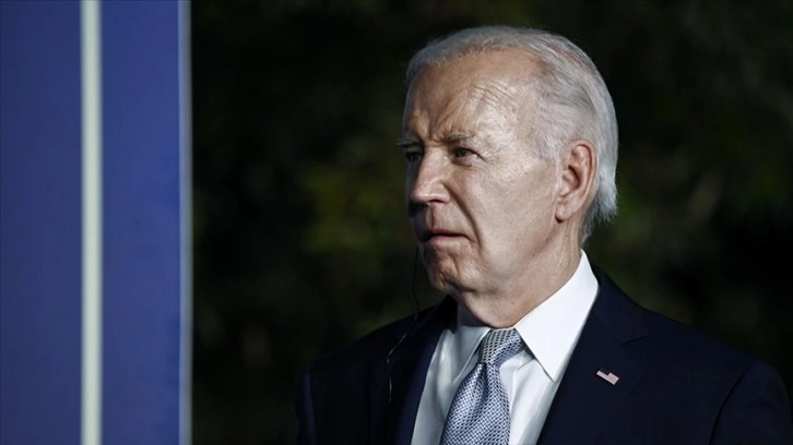 Biden'ın, çekilme kararını yayınlamadan 1 dakika önce ekibini bilgilendirdiği belirtildi