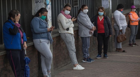 Bilim insanlarına göre sosyal mesafe 2022'ye kadar aralıklarla sürdürülmeli